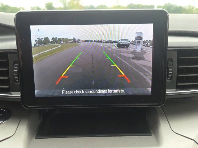 Used 2023 Ford Explorer XLT w/ Equipment Group 202A AWD/4WD image 33