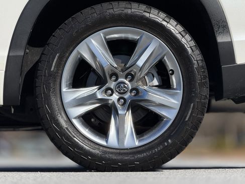 Used 2019 Toyota Highlander Limited image 18