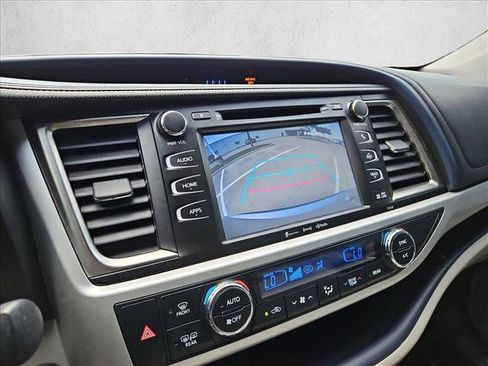 Used 2016 Toyota Highlander XLE FWD image 14