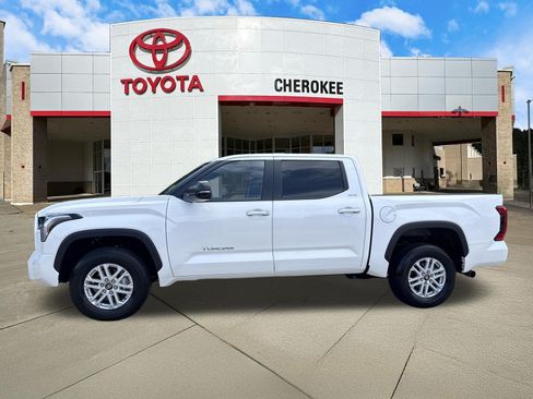 Used 2025 Toyota Tundra SR5 w/ SR5 Premium Package AWD/4WD image 8