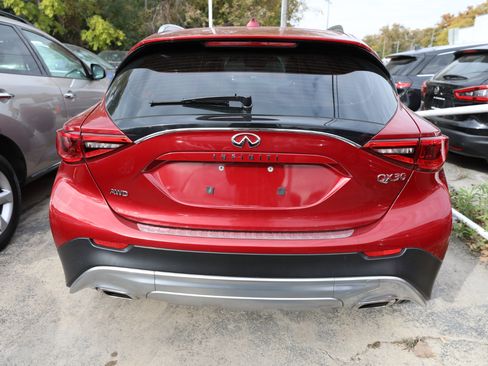 Used 2017 INFINITI QX30 Premium w/ Cargo Package image 7