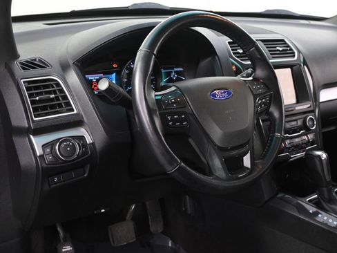 Used 2016 Ford Explorer XLT w/ Equipment Group 202A AWD/4WD image 11