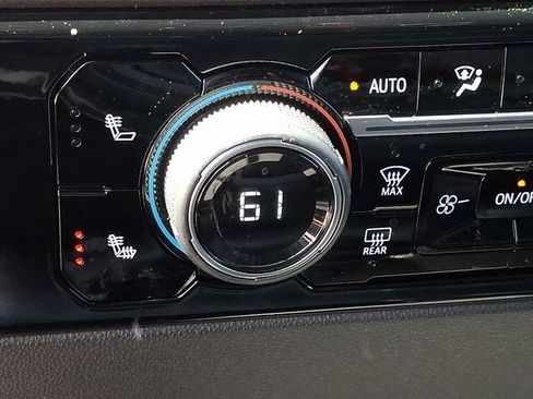 Used 2023 Chevrolet Silverado 1500 LT image 16