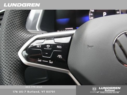 Used 2023 Volkswagen Tiguan SE R-Line image 17