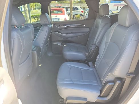Used 2022 Buick Enclave Essence image 16