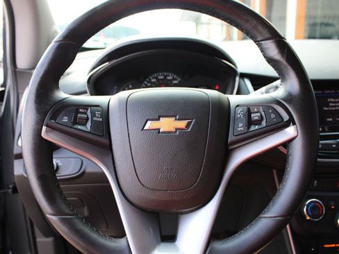 Used 2018 Chevrolet Trax LT w/ LT Convenience Package AWD/4WD image 17