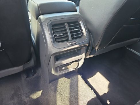 Used 2022 Volkswagen Tiguan SE FWD image 13