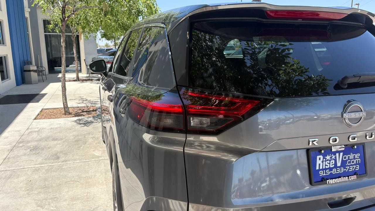 Used 2022 Nissan Rogue SV FWD image 13