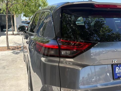 Used 2022 Nissan Rogue SV FWD image 13