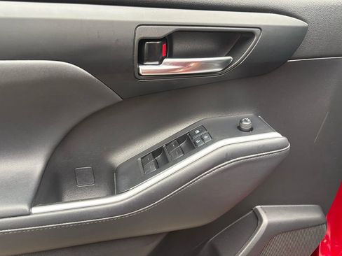 Used 2022 Toyota Highlander XSE image 13