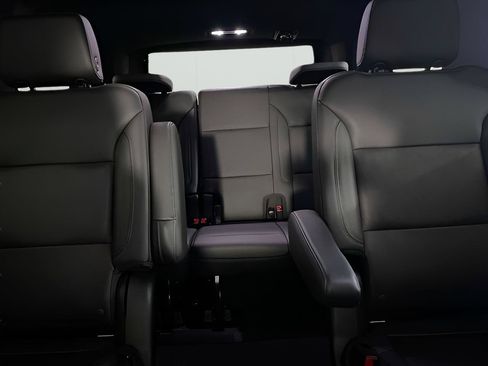 Used 2021 Chevrolet Tahoe Z71 w/ Z71 Signature Package AWD/4WD image 13