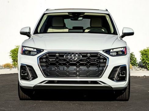 Used 2023 Audi Q5 2.0T Premium Plus w/ Premium Plus Package AWD/4WD image 3