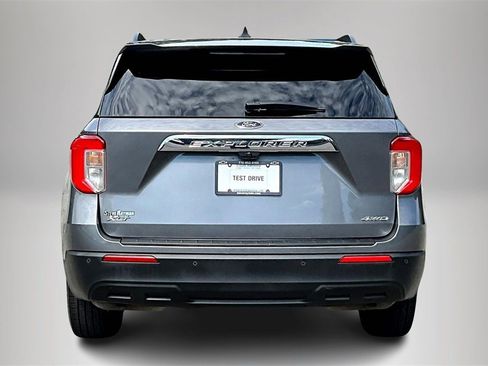 Used 2021 Ford Explorer XLT image 7