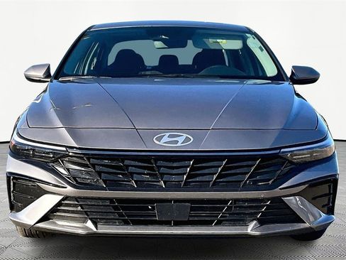 Used 2024 Hyundai Elantra SEL w/ Convenience Package image 3