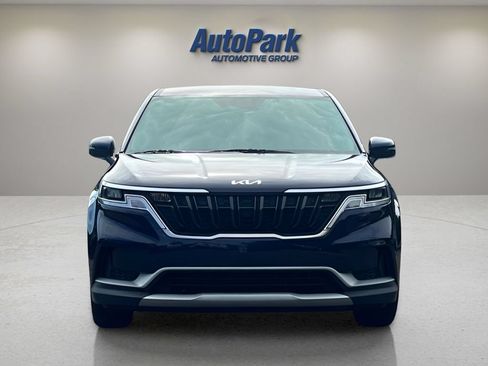 Used 2024 Kia Carnival LX FWD image 2