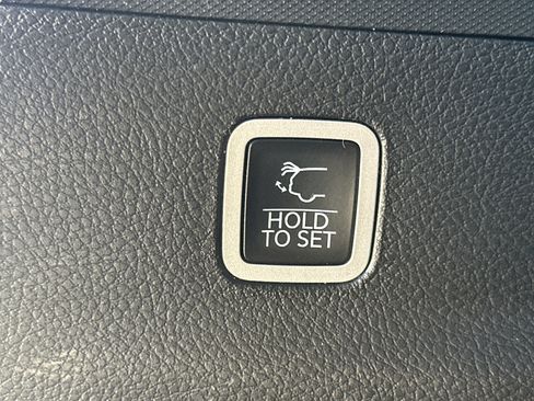 Used 2024 Jeep Wagoneer L Series II image 19