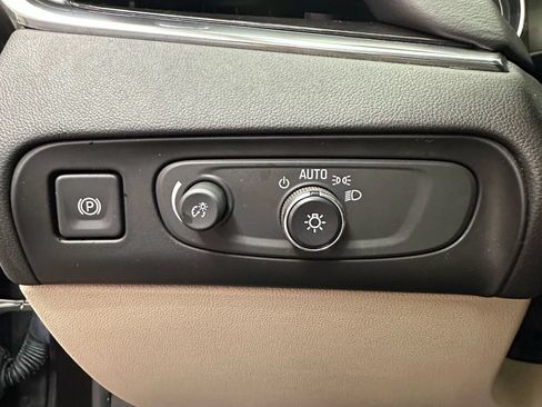 Used 2018 Buick Enclave Essence FWD image 13
