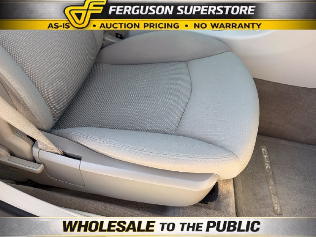 Used 2009 Chrysler Sebring Touring FWD image 26
