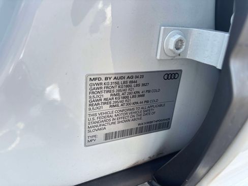 Used 2023 Audi SQ7 Prestige w/ Sport Package AWD/4WD image 10