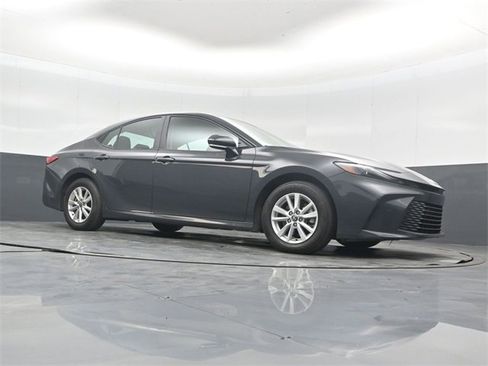 Used 2025 Toyota Camry LE image 38
