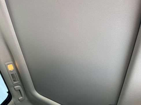 Used 2024 Nissan Pathfinder Platinum image 16