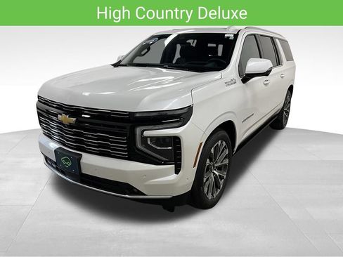 Certified 2025 Chevrolet Suburban High Country AWD/4WD image 9