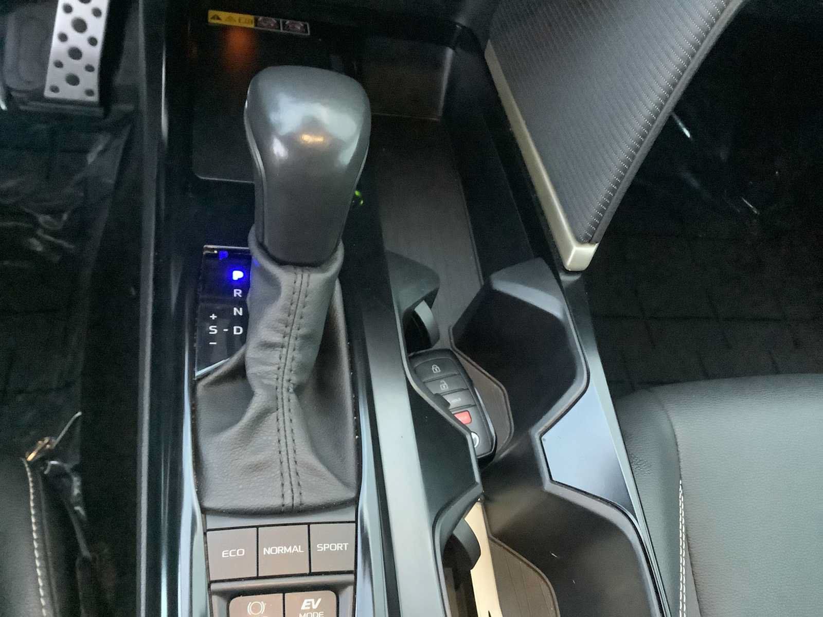 Used 2025 Toyota Camry SE FWD image 18
