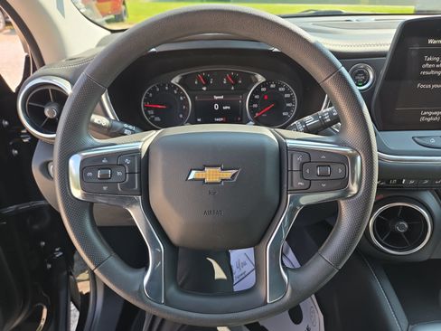 Used 2025 Chevrolet Blazer LT w/ LPO, Black Grille Bar Package FWD image 17