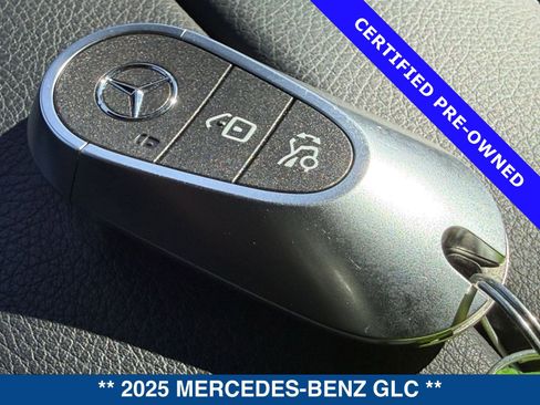 Used 2025 Mercedes-Benz GLC 300 image 32