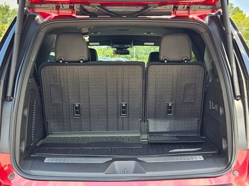 Used 2025 Chevrolet Tahoe Premier RWD image 11