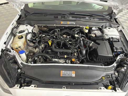 Used 2020 Ford Fusion SE FWD image 20