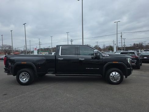 Used 2024 GMC Sierra 3500 Denali w/ Denali Reserve Package image 4