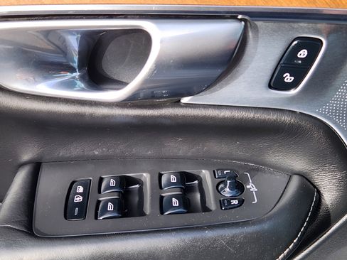 Used 2018 Volvo XC90 T6 Inscription w/ Convenience Package image 11