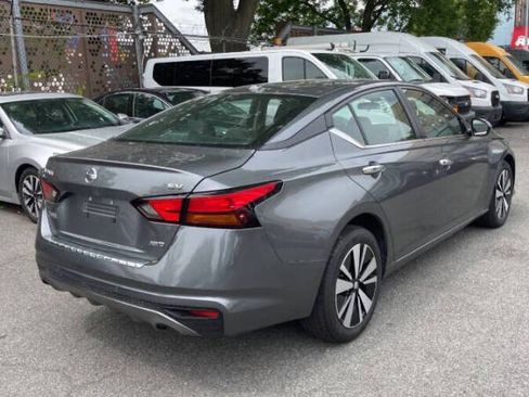 Used 2022 Nissan Altima 2.5 SV w/ SV Premium Package image 4