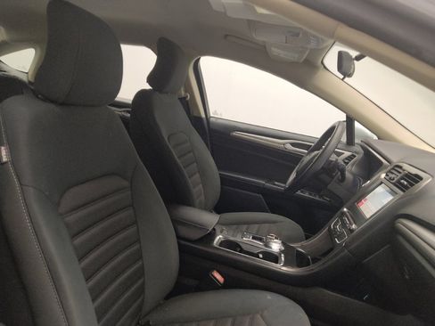Used 2018 Ford Fusion SE w/ Fusion SE Technology Package FWD image 21