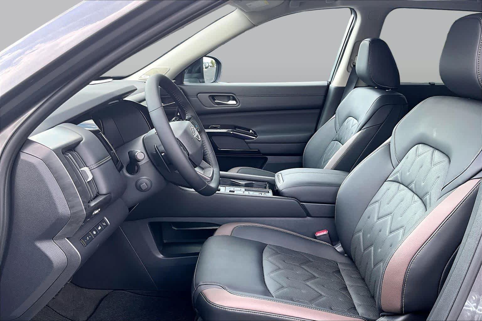 New 2026 Nissan Pathfinder Platinum FWD image 9