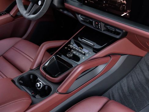 New 2026 Porsche Cayenne GTS image 32