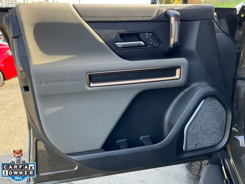 Used 2025 GMC Hummer EV 2X image 30