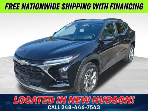 Used 2025 Chevrolet Trax LT w/ LT Convenience Package FWD image 1