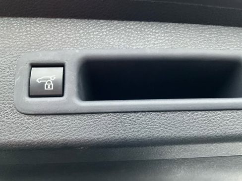 Used 2025 Toyota Sienna XLE image 29