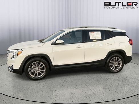 Used 2023 GMC Terrain SLT FWD image 3
