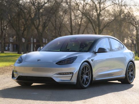 Used 2018 Tesla Model 3 Long Range AWD/4WD image 2