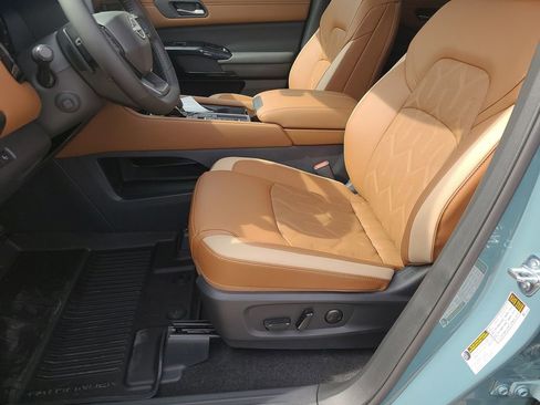 New 2026 Nissan Pathfinder Platinum image 13