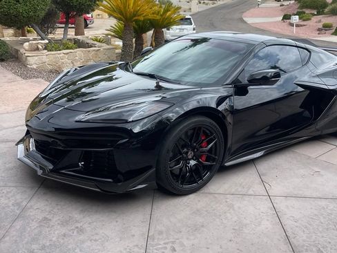 Used 2025 Chevrolet Corvette Z06 w/ Z07 Performance Package RWD image 2