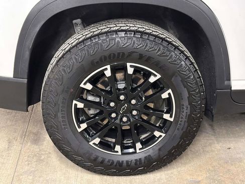 Used 2024 Chevrolet Traverse Z71 image 12