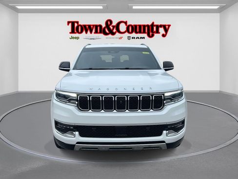 Used 2023 Jeep Wagoneer Series III w/ Convenience Group I image 2