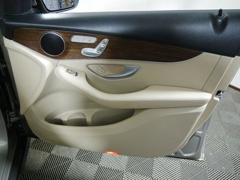 Used 2022 Mercedes-Benz GLC 300 4MATIC image 12