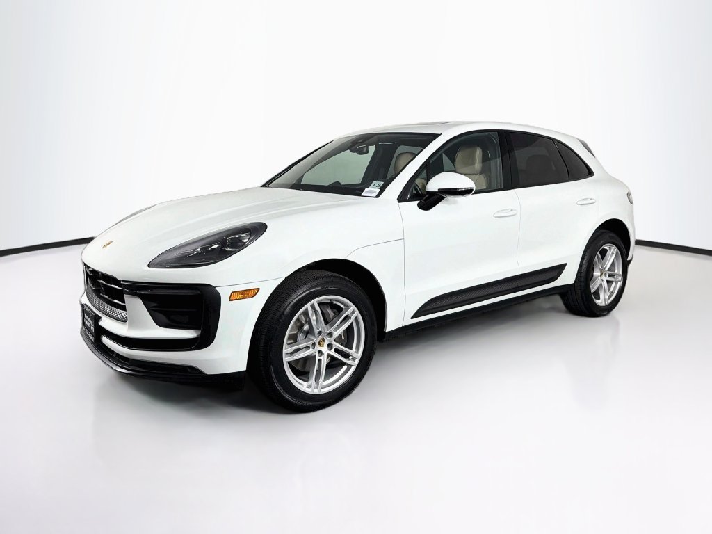 Certified 2023 Porsche Macan AWD/4WD image 1
