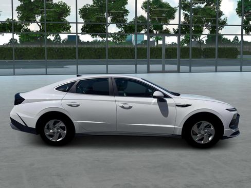 Certified 2026 Hyundai Sonata SE FWD image 9