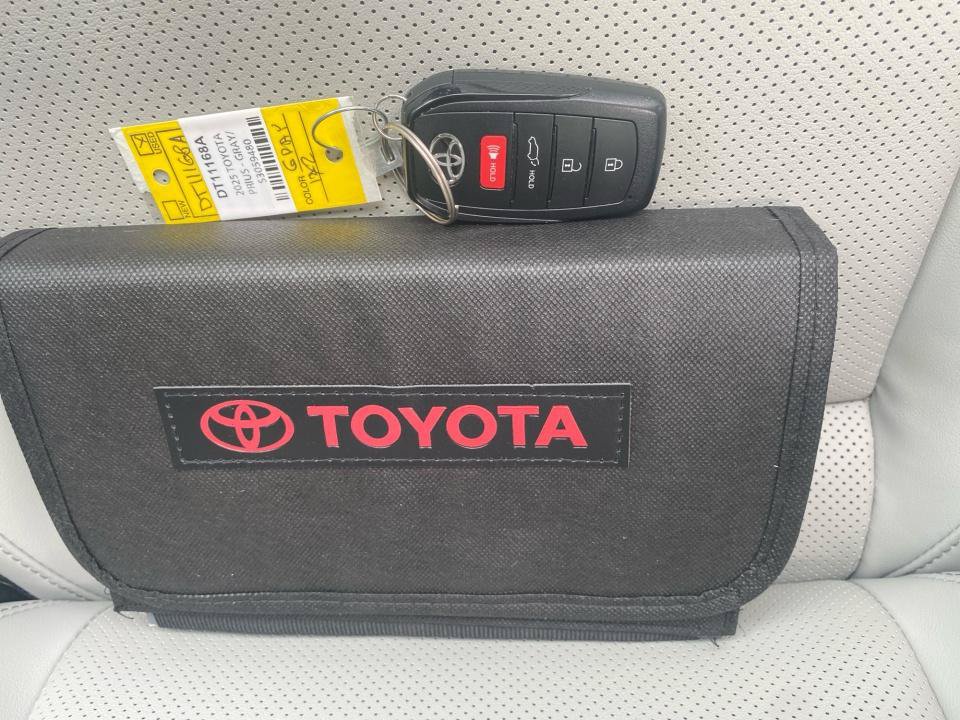Used 2025 Toyota Prius Limited FWD image 38